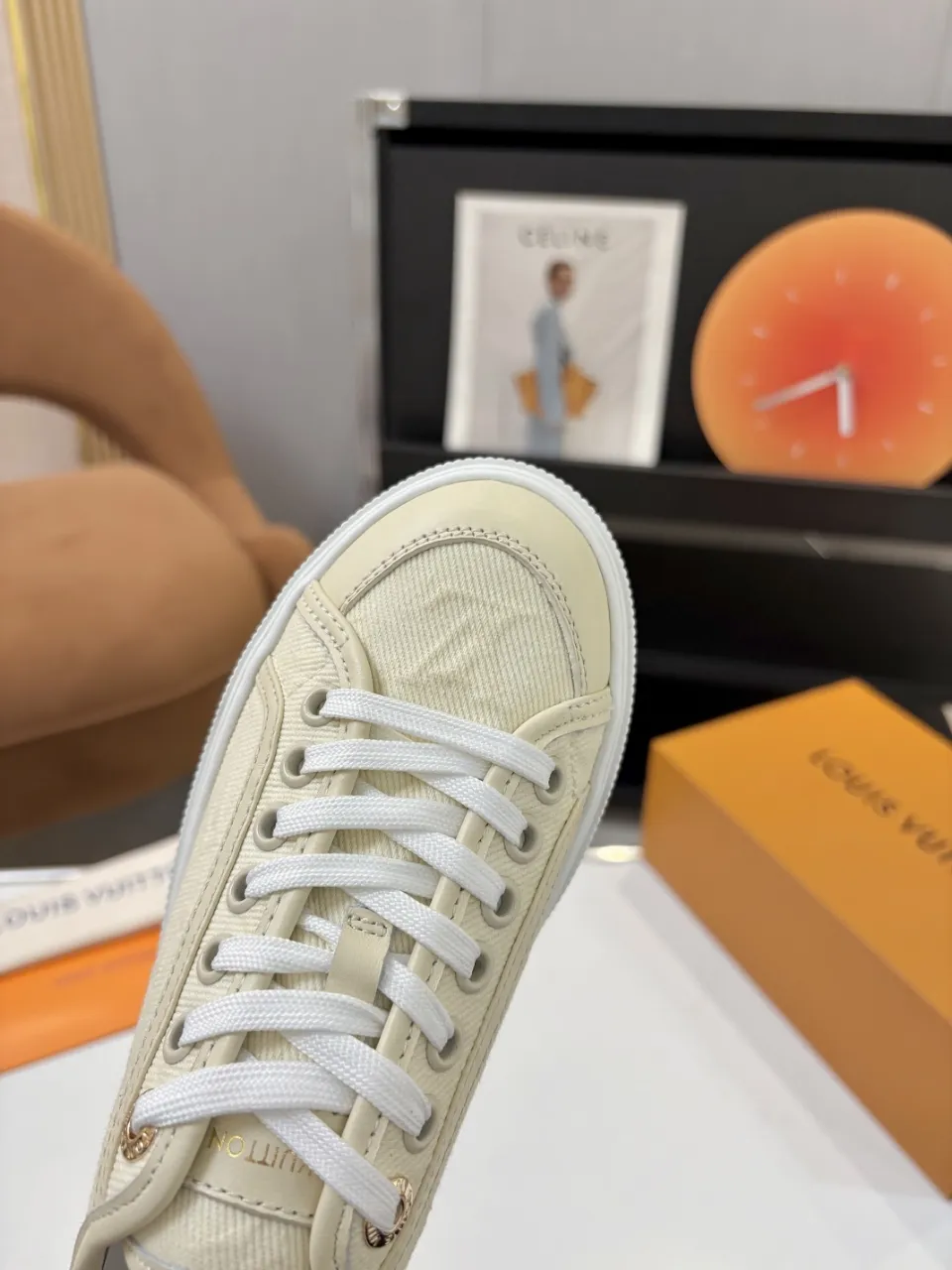p580🐮🐮LV couple skate shoes｜Classic jacquard, the ultimate code for a sweet outing! 👫** This pair of shoes is Louis Vuitton's love letter to fashionistas💌 - **classic presbyopic skate shoes**, the perfect choice for couples to go out on the street!    🔸 **Luxury details are a must-have**: Jacquard fabric   🔸 **So comfortable that you don’t want to take it off**: The sheepskin lining is skin-friendly and breathable, warm in autumn and winter without stuffing your feet, refreshing in spring and summer without being sticky, and you can wear it with a high-end feel in all seasons!   🔸 **Steady sense of security**: Non-slip rubber outsole, perfect grip, accompanying you through romantic streets.    **💑 Couple outfit inspiration**: ▪️ For boys, pair with leggings + baseball cap for a trendy street look!   ▪️ Girls can wear short skirts or shark pants, and the sweet and cool style is easy to choose~ **#Louis Vuitton #couple shoes #presbyopia classic** **👉 Click to collect and become the most fashionable CP in the circle of friends with him! ** Fabric: Imported cowhide/classic jacquard fabric Lining: Sheepskin lining Sole: Original rubber sole Size: Women’s size 35-42 (40/41/42 customized) Men’s size 39-45 (39.45 customized)
